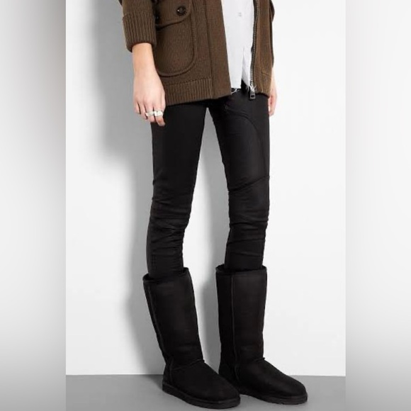 NEW! ✨UGG Classic Tall Boots - Picture 9 of 14